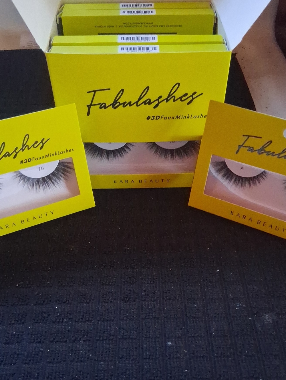 BOX OF 12 KARA LASHES. A70